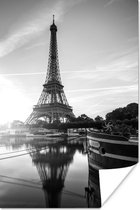 Poster Weerspiegeling van de Eiffeltoren in de Seine - zwart wit - 20x30 cm