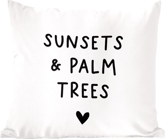 Sierkussens - Kussentjes Woonkamer - 50x50 cm - Engelse quote "Sunset & palm trees" met een hartje tegen een witte achtergrond