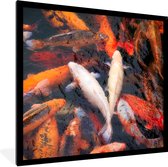 Fotolijst incl. Poster - Een vijver met koi karpers van bovenaf - 40x40 cm - Posterlijst