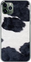 Geschikt voor iPhone 11 Pro Max hoesje - Afbeelding van een zwart-witte koeienhuid - Siliconen Telefoonhoesje