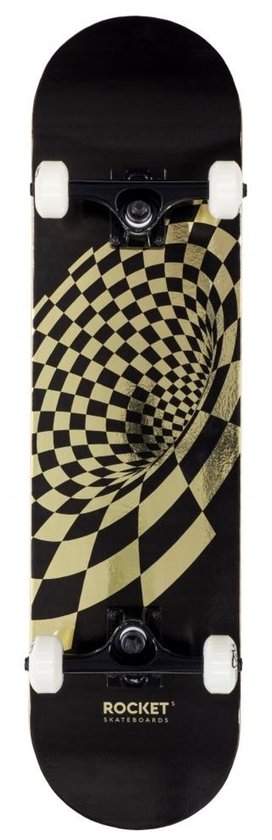 Zwart skateboard met gouden en zwarte checkerboard tunnelprint op de onderkant, zwarte trucks en witte wielen.