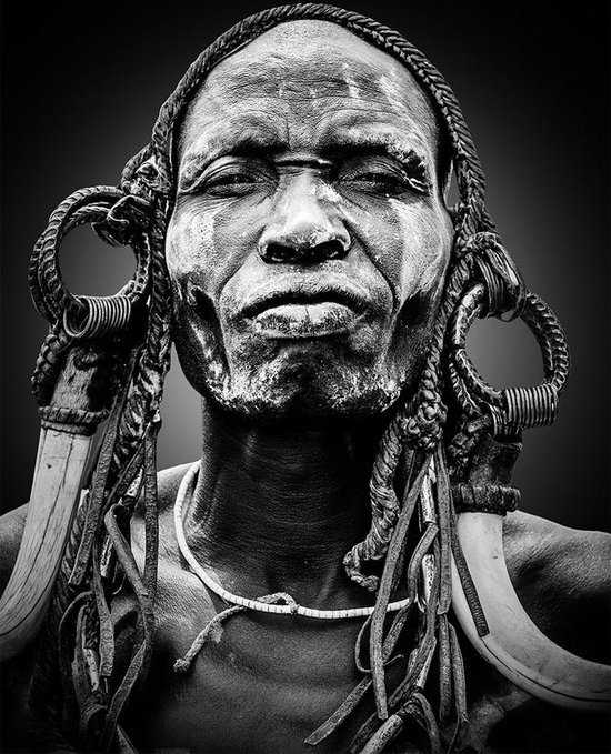 Tribe portrait – 90cm x 135cm - Fotokunst op PlexiglasⓇ incl. certificaat & garantie.