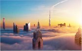 Panoramisch zicht op een met wolken bedekte Dubai-skyline - Foto op Forex - 90 x 60 cm