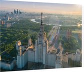 Staatsuniversiteit en skyline van Moskou bij zonsopgang  - Foto op Plexiglas - 90 x 60 cm
