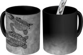Magische Mok - Foto op Warmte Mokken - Koffiemok - Schildpadden zwart-wit foto - Magic Mok - Beker - 350 ML - Theemok