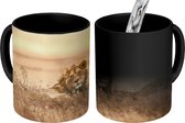 Magische Mok - Foto op Warmte Mokken - Koffiemok - Leeuwen - Gras - Lucht - Magic Mok - Beker - 350 ML - Theemok