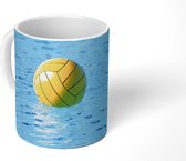 Mok - Waterpolo bal in het water - 350 ML - Beker