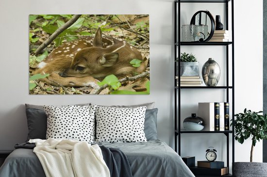 Canvas schilderij 140x90 cm - Wanddecoratie Hert - Struiken - Slapen - Muurdecoratie woonkamer - Slaapkamer decoratie - Kamer accessoires - Schilderijen op canvas