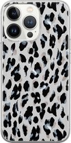 Leuke Telefoonhoesjes - Hoesje geschikt voor iPhone 13 Pro - Luipaard grijs - Soft case - TPU - Luipaardprint - Grijs