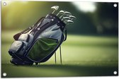 Tuinposter – Golf - Tas - Clubs - Gras - Sport - 75x50 cm Foto op Tuinposter (wanddecoratie voor buiten en binnen)