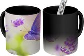Magische Mok - Foto op Warmte Mokken - Koffiemok - Lavendel - Vlinder - Bloemen - Magic Mok - Beker - 350 ML - Theemok