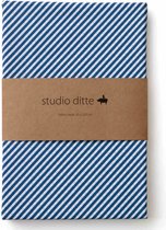 Studio Ditte hoeslaken met print schuine streep 90x200 - blauw