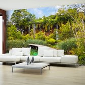 Fotobehangkoning - Behang - Vliesbehang - Fotobehang Groene Oase - Bossen - Green oasis - 300 x 210 cm