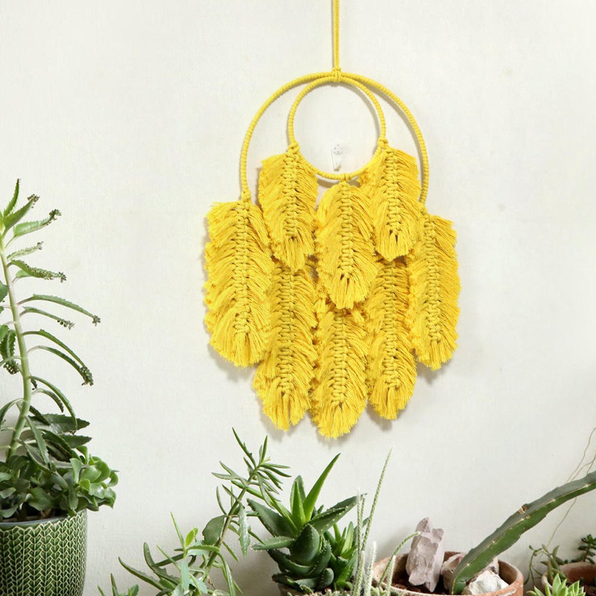 Handgemaakte Dromenvanger | Dreamcatcher | Macramé | Veren | 45cm bij 55cm | Hoogwaardige Kwaliteit | Geel