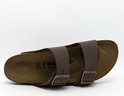 Bruine Birkenstock Arizona slipper, zicht op de binnenkant met maat 42 en "Made in Germany".