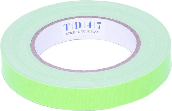 Lichtgroene gaffa tape rol met 'TD 47 STICK TO YOUR PLAN!' op de kern.