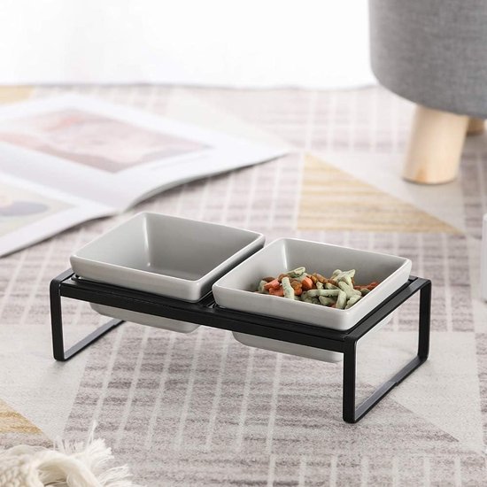 SPUNKYJUNKY 15° kantelbare keramische hondenbak met houten standaard, voer- en waterbak, antislip voor honden en katten met platte gezichten, kleine en middelgrote honden (400 ml × 2, lichtgroen