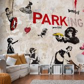 Fotobehangkoning - Behang - Vliesbehang - Fotobehang Banksy Graffiti - Straatkunst - 300 x 210 cm