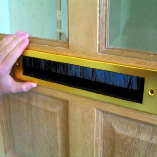 Interne tochtstrip voor brievenbus, 11,5 inch (29,3 cm), metalen tochtbriefplaat, afsluitklep - voorkomt tocht door de brievenbus - voor houten of uPVC-deuren - messing