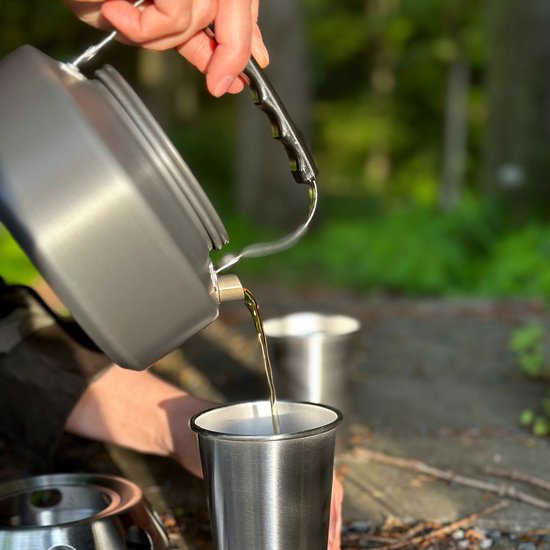 Intirilife Camping Kettle Outdoor waterkoker van aluminium in Zwart met een inhoud van 1.1 L - Voor het koken van water thee koffie of soep tijdens het kamperen of reizen — afbeelding 4