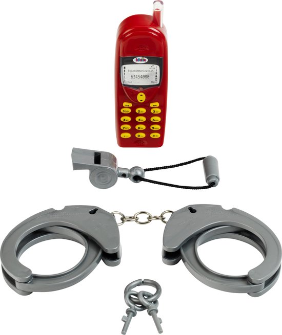 Rode speelgoedtelefoon met gele toetsen, een grijze fluit met koordje, een grijze handboeien en twee sleutels.