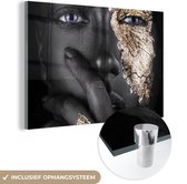 MuchoWow® Glasschilderij 90x60 cm - Schilderij acrylglas - Vrouw - Goud - Zwart - Schmink - Luxe - Foto op glas - Schilderijen