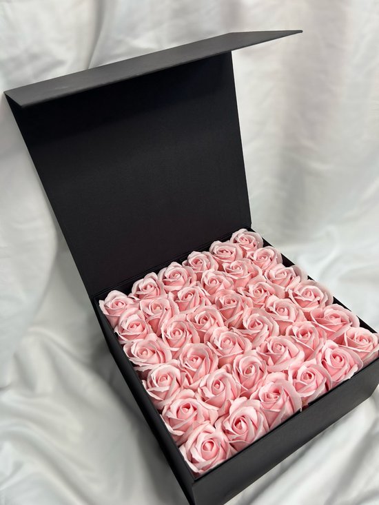 AG Luxurygifts flower box - Valentijnsdag - rozen box - cadeau - luxe cadeau - cadeau for haar - Valentijnsdag - Moederdag - Soap roses