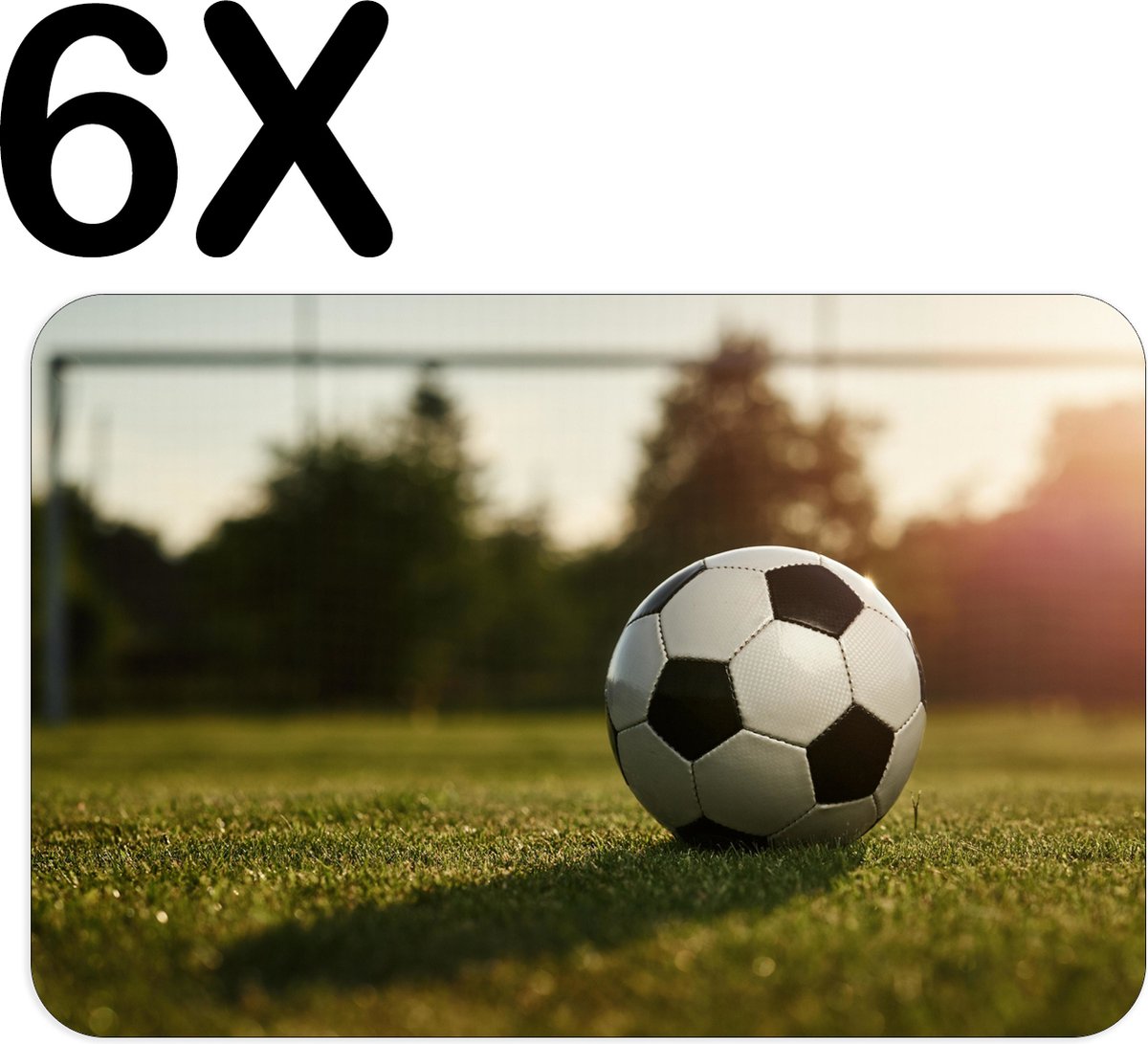 BWK Luxe Placemat - Voetbal op het Gras voor het Goal - Set van 6 Placemats - 45x30 cm - 2 mm dik Vinyl - Anti Slip - Afneembaar