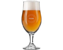 Gegraveerd bierglas op voet met naam - Gepersonaliseerd bierglas met lasergravure - 490ml bier pul - Vaatwasserbestendig - Geschenk met tekst
