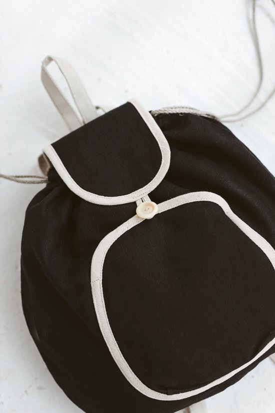 Handgemaakte linnen rugzak in zwart met beige lijnen - handige rugtas  -aantrek koord | bol