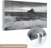 MuchoWow® Glasschilderij 160x80 cm - Schilderij acrylglas - Grote golven spoelen aan bij de kust van de Galapagoseilanden - Foto op glas - Schilderijen