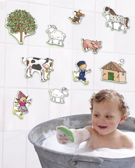 Een kind in bad, omringd door vrolijke boerderijfiguren: appelboom, hond, paard, schaap, varken, jongen, boerderij, meisje, koe.