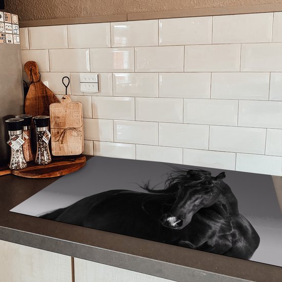 KitchenYeah® Inductie beschermer 81.2x52 cm - Paard - Dieren - Manen - Zwart - Kookplaataccessoires - Afdekplaat voor kookplaat - Inductiebeschermer - Inductiemat - Inductieplaat mat