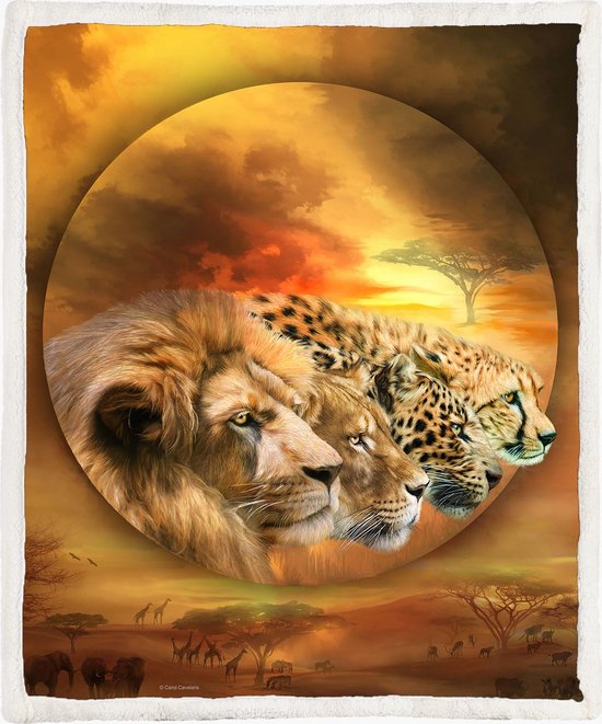 Couverture polaire représentant un lion, un guépard et un jaguar dans une ouverture circulaire, avec un paysage de savane et des animaux en arrière-plan.