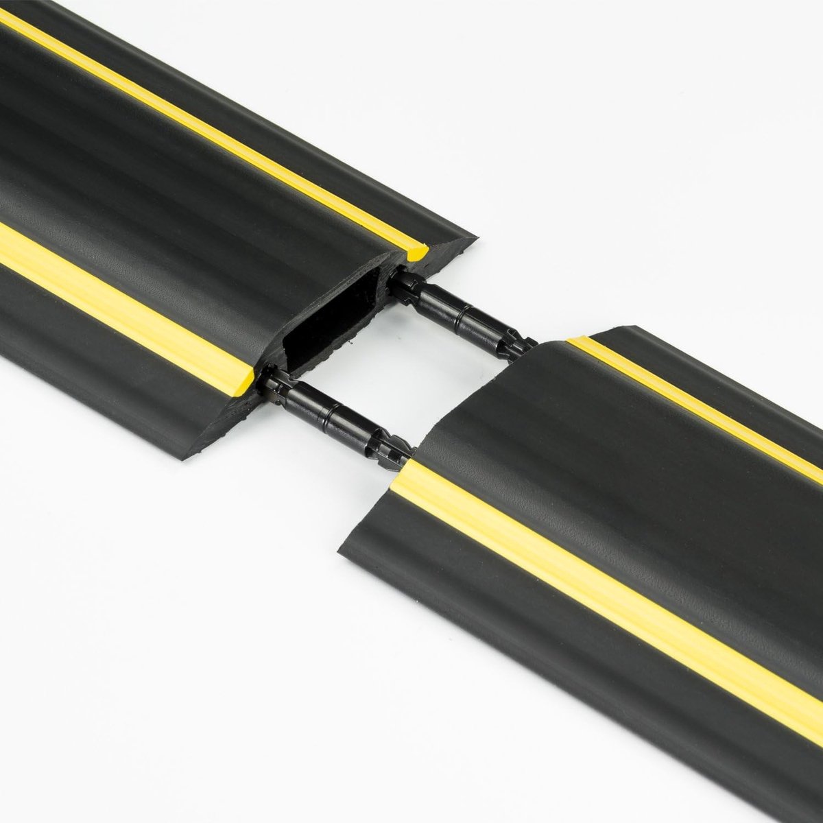 vloerkabelafwerking, FC83H middelzware kabelafwerking, beschermt kabels en voorkomt struikelen, kabelhouder, kabelmanagement - 1,8 meter (L) - kabeldoorvoer 30 mm (B) x 10 mm (H) - Zwart en geel