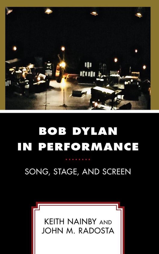Boekcover "Bob Dylan In Performance" met een podium en tekst "Bob Dylan In Performance, Song, Stage, and Screen"