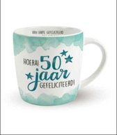 Enjoy Mok - Hoera 50 jaar - In cadeauverpakking met gekleurd lint