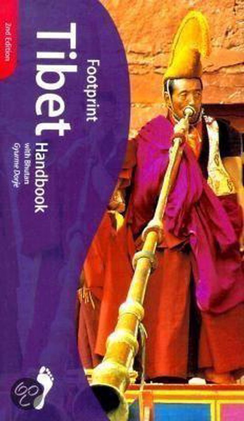 Tibet Handbook (met Bhutan) 2e editie, met een man in traditionele kledij die een blaasinstrument bespeelt.