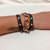 Fashionidea mooie blauwe leren armband met een grove goudkleurig schakel en blinkende sierstenen.