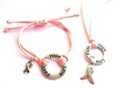 Jewellicious Designs Faith Hope Love ketting & armband zilver met lichtroze glanzend koord voor Pink Ribbon - collier - hanger met tekst - bijpassende armband - zilverkleurig roze