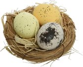 8x Nestjes met kippeneieren naturel/geel 9 cm decoratie - Pasen feestdecoratie/versiering