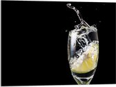 Acrylglas - Water met een Limoenschijfje - 80x60 cm Foto op Acrylglas (Met Ophangsysteem)