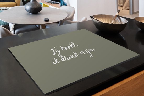 KitchenYeah® Inductie beschermer 80.2x52.2 cm - Quotes - Jij kookt, ik drink wijn - Wijn - Spreuken - Kookplaataccessoires - Afdekplaat voor kookplaat - Inductiebeschermer - Inductiemat - Inductieplaat mat