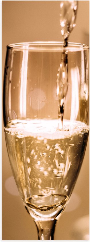 Poster Glanzend – Champagne - Drank - Glas - Inschenken - Drinken - Bubbels - 30x90 cm Foto op Posterpapier met Glanzende Afwerking