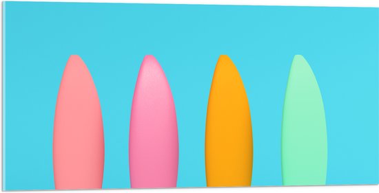 Acrylglas - Koraal, Roze, Gele en Groene Surfplanken tegen Blauwe Achtergrond - 100x50 cm Foto op Acrylglas (Met Ophangsysteem)