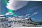 Vlag - Bergen - Sneeuw - Noorderlicht - 75x50 cm Foto op Polyester Vlag