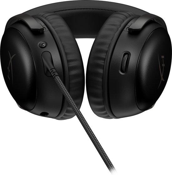 Zwarte HyperX gaming headset met microfoon en volumeregeling, weergegeven op witte achtergrond.