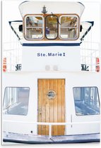 PVC Schuimplaat - Vooraanzicht van Witte Vissersboot - 40x60 cm Foto op PVC Schuimplaat (Met Ophangsysteem)