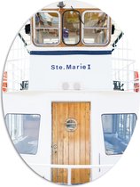 PVC Schuimplaat Ovaal - Vooraanzicht van Witte Vissersboot - 81x108 cm Foto op Ovaal (Met Ophangsysteem)