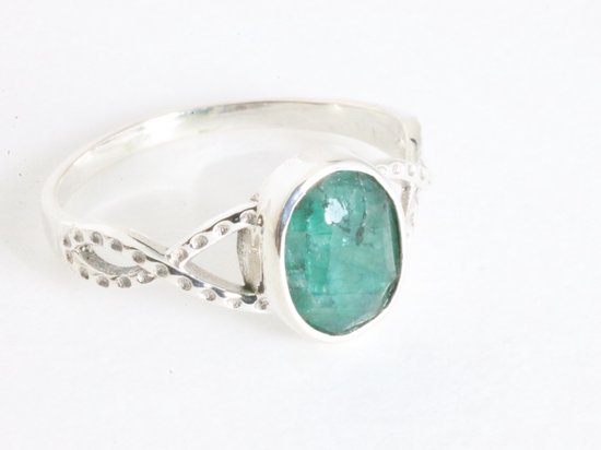 Fijne opengewerkte zilveren ring met smaragd - maat 19
